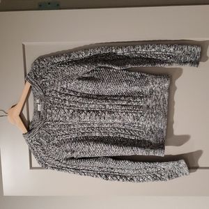 Small GAP cable knit sweater black and white